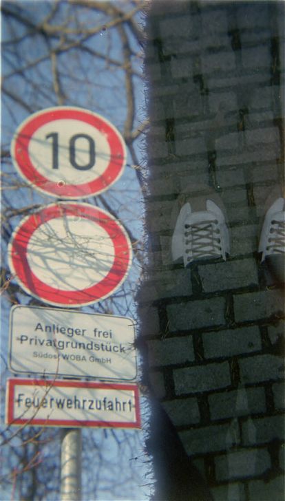 Holga camera dresden Verkehrsschild Schuhe